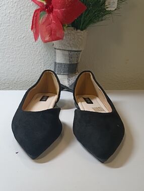 Jesi's Fashionz Black Pointed-Toe Flats
